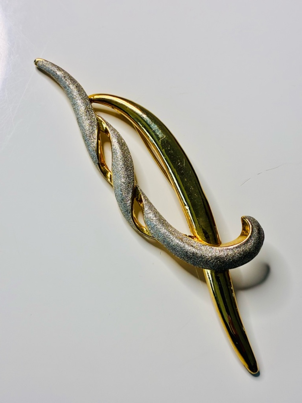 VTG 80s Two-Tone Gold & Silver Curved Swirl Frosted Swoosh Diamond Dust Brooch